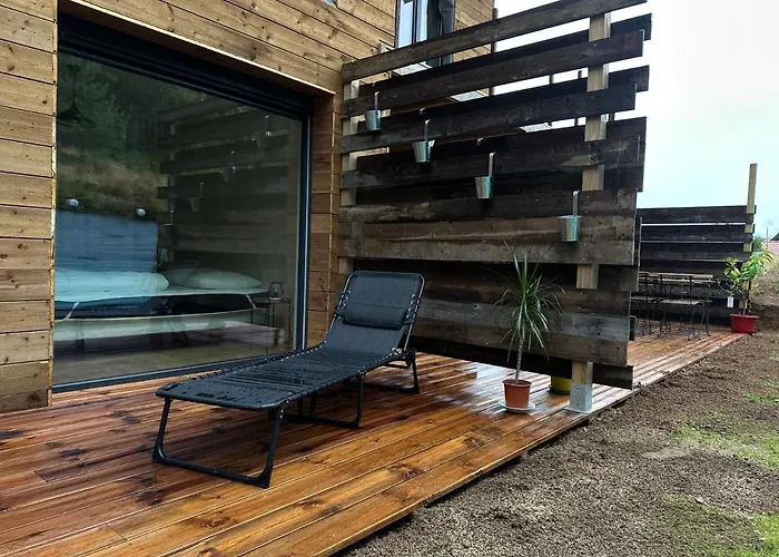 Jardin De L'ancienne Ecole Avec Jacuzzi Prive جوراردُميه