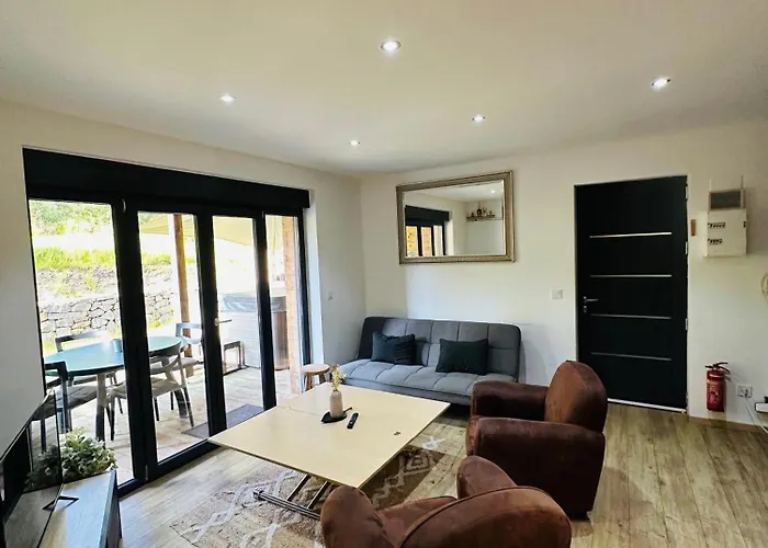 Jardin De L'ancienne Ecole Avec Jacuzzi Prive *