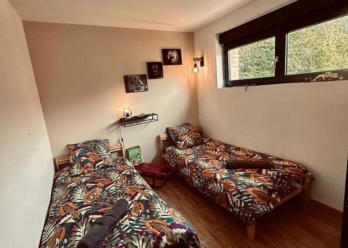 Jardin De L'ancienne Ecole Avec Jacuzzi Prive جوراردُميه